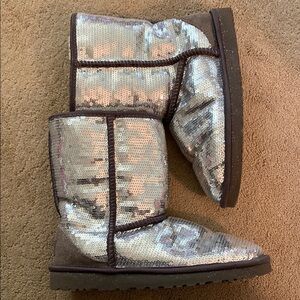 UGG CLASSIC SHORT SILVER SEQUIN BOOTS SIZE 7